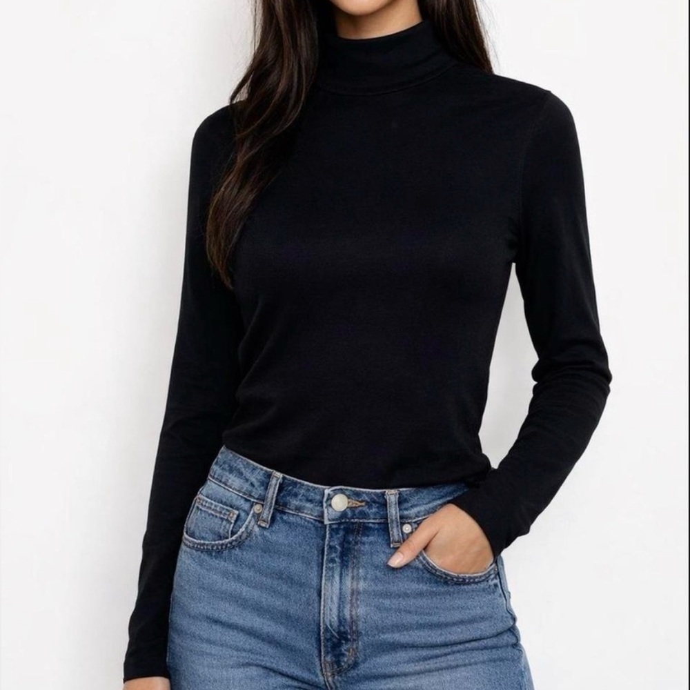 NY Threads black basics long sleeve slim fit turtleneck top, Size M